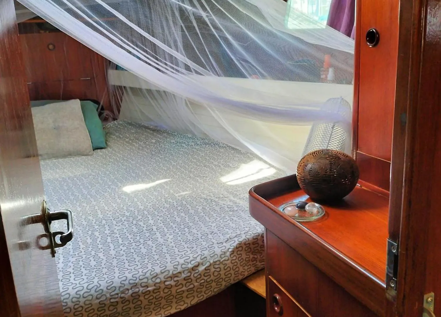Boat L'Astre Hotel Gourbeyre Guadeloupe