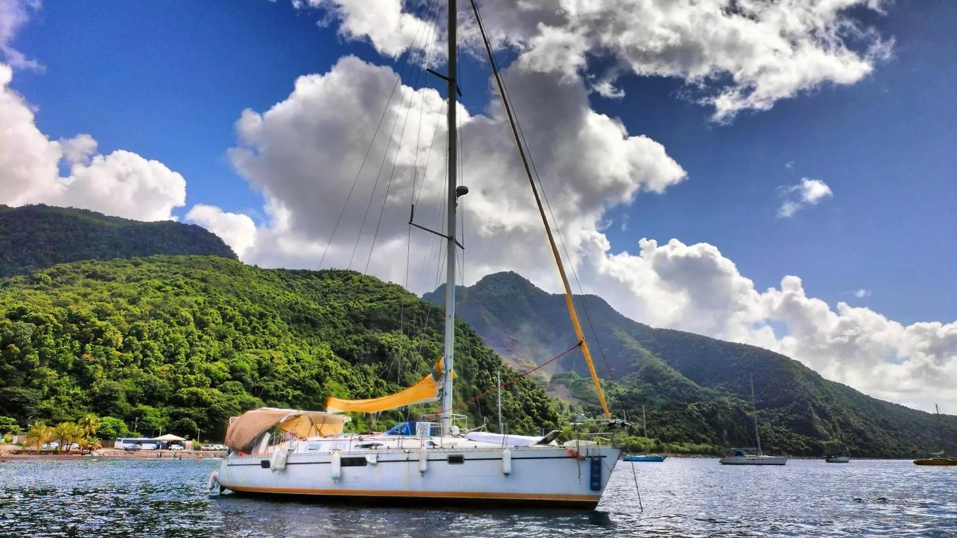 Boat L'Astre Hotel Gourbeyre